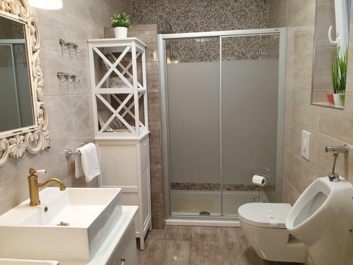 Diamond Palace Βαράζντιν Εξωτερικό φωτογραφία